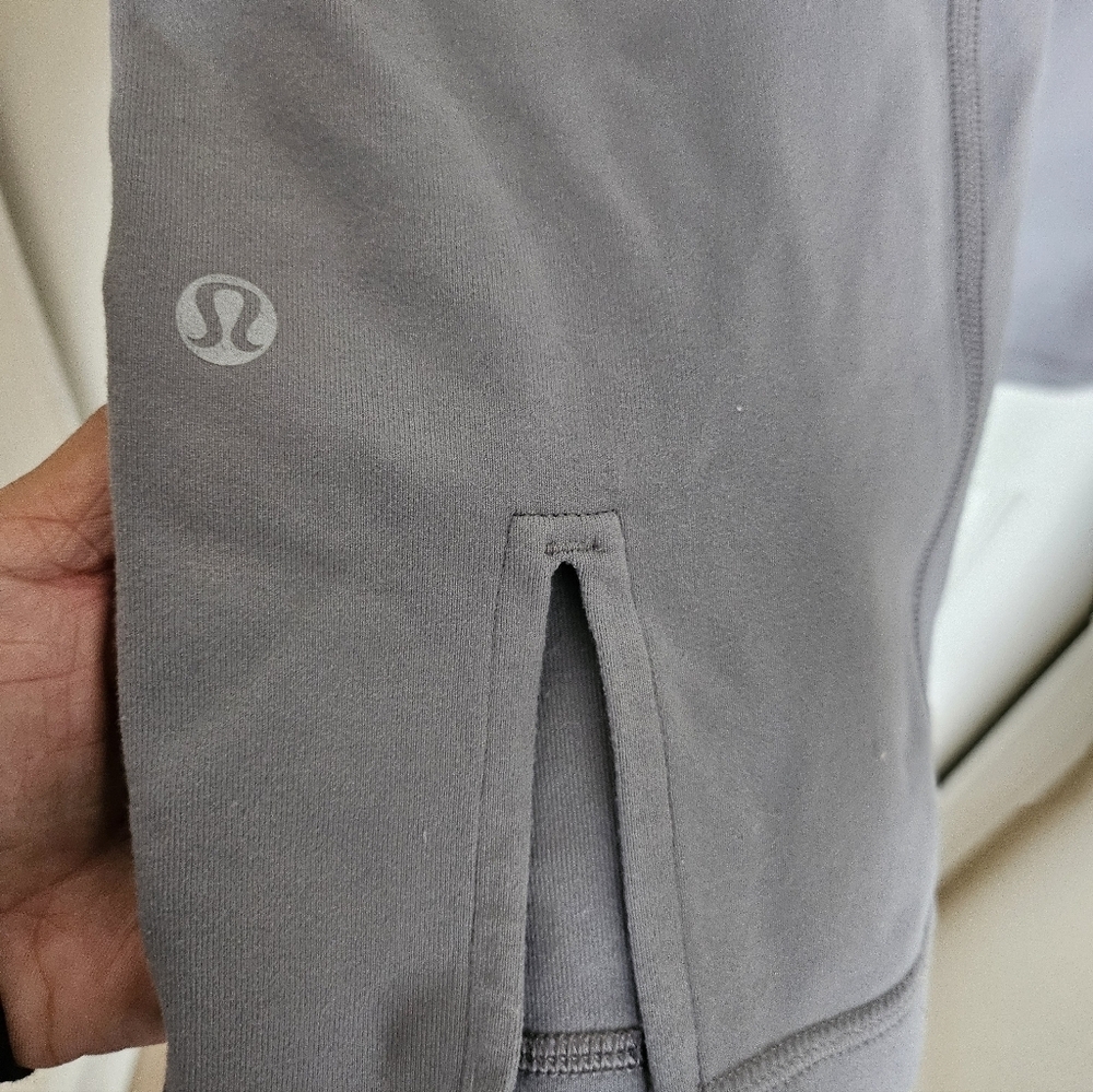 Lululemon athletica Gray Activewear Womens Crooped Yoga Workout Pant Size 4. - Picture 4 of 6